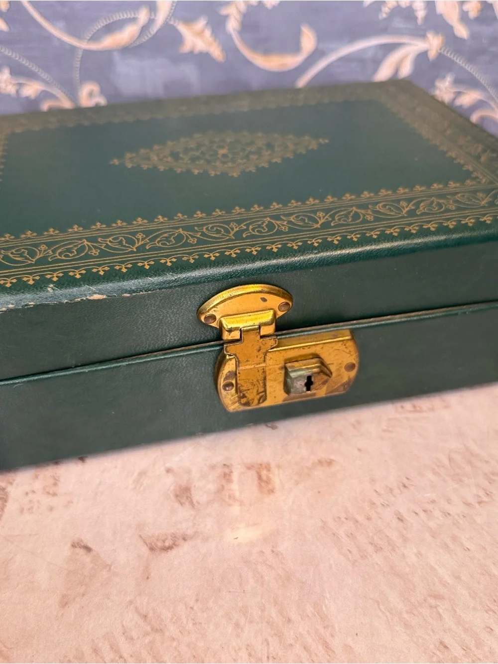 Vintage Green Faux Leather Jewelry Box Brass Lock Ring Tray Vanity Case